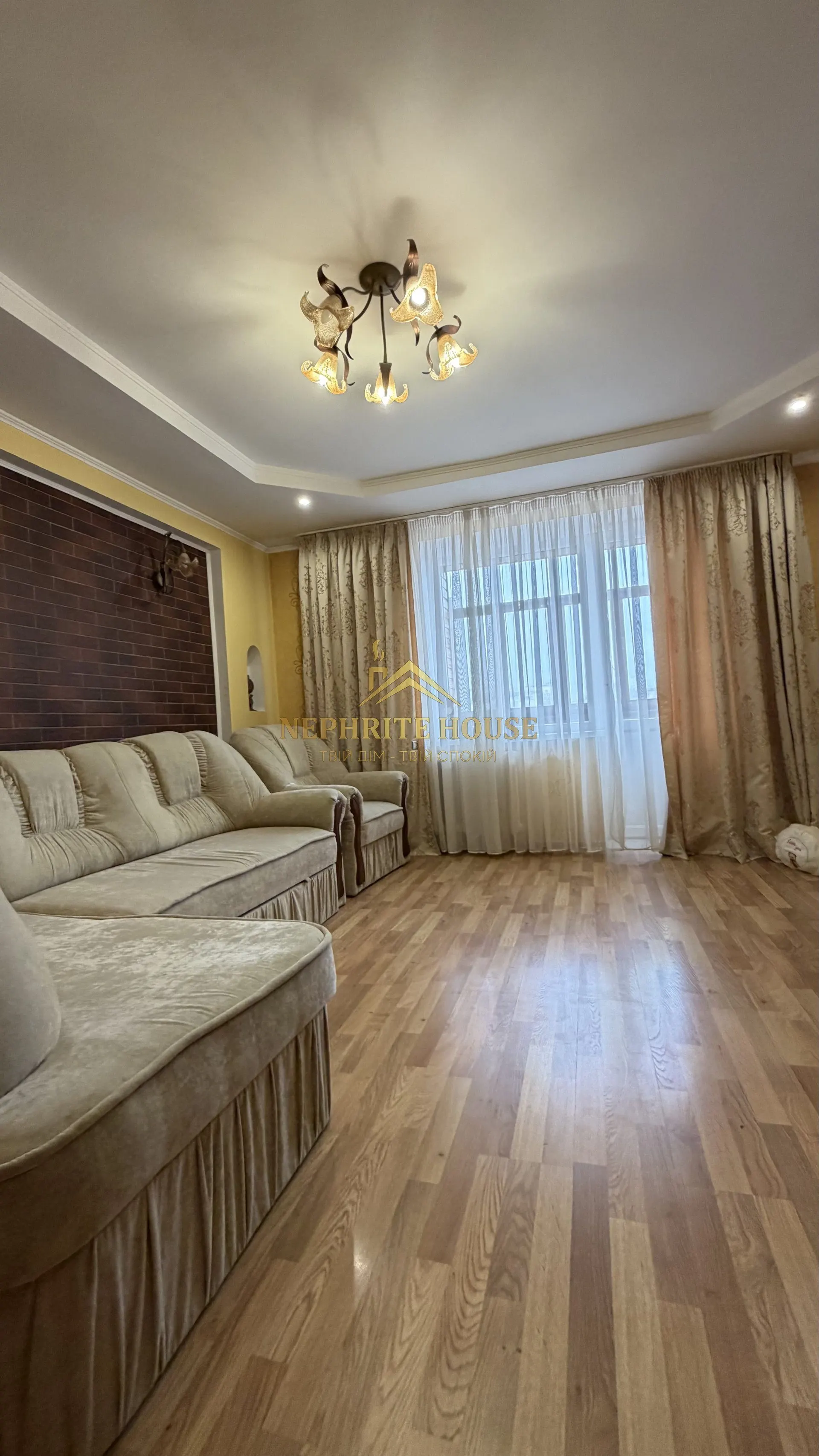 Купити Продаж 3-х кімнатної квартири в центрі в Житомирі — нерухомість Nephrite House